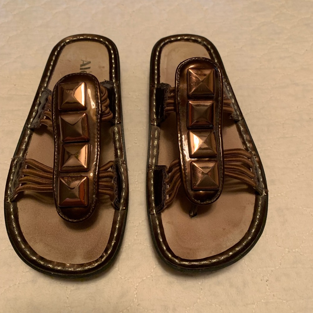 Alegria PIS 126 Brown patent leather sandals